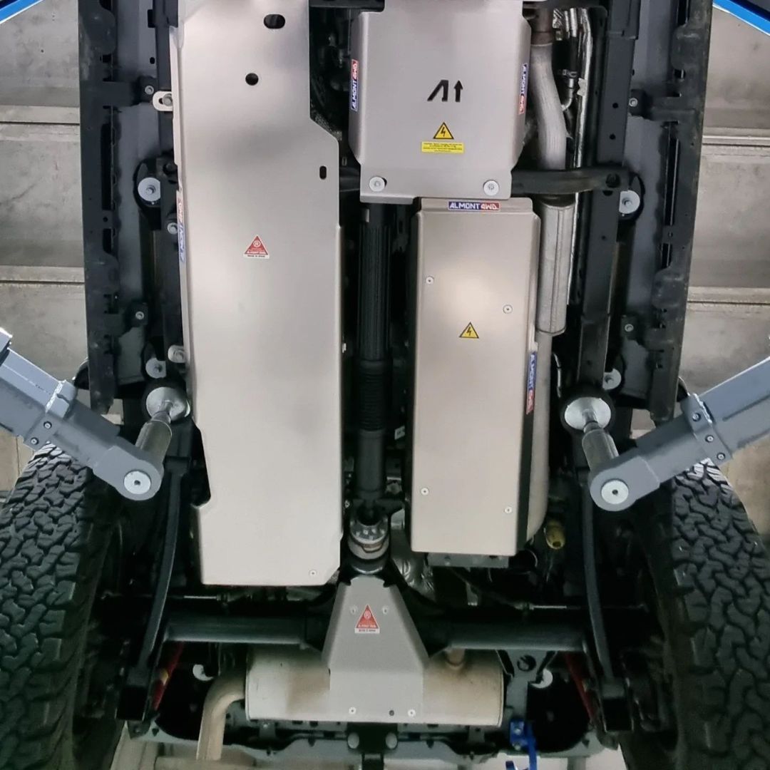 Proteção do depósito de combustível para Jeep Wrangler JL 2021+