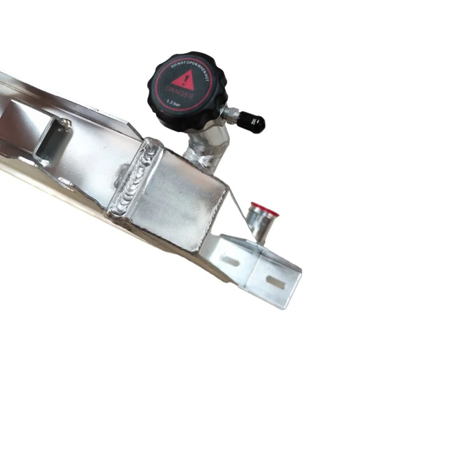 Radiador de alumínio de 3 vias Nissan Patrol 160 SD33 image 5